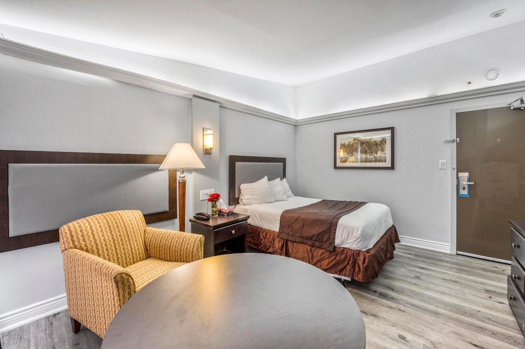 Travelodge By Wyndham Sarnia Exteriör bild